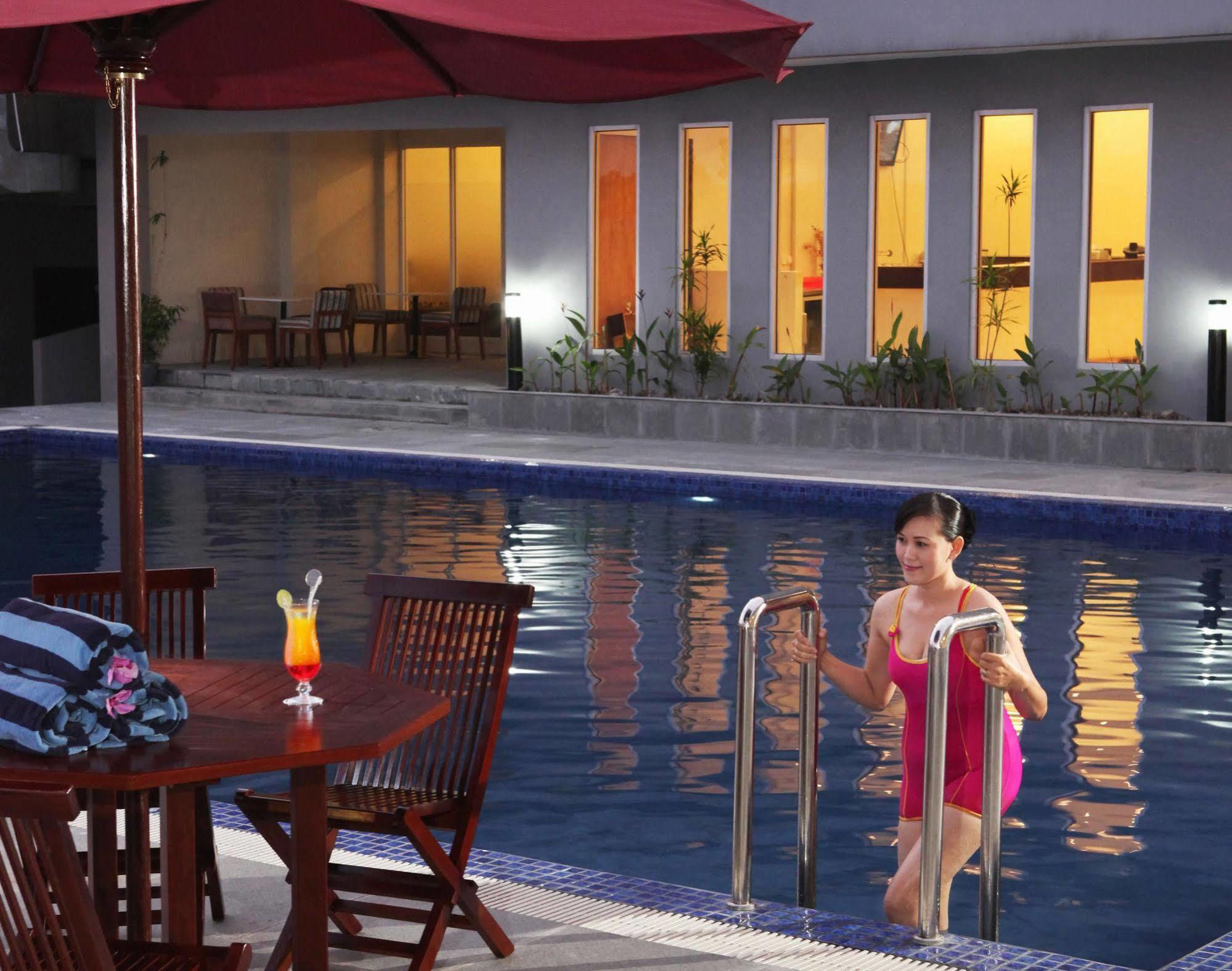 Swiss-Belinn Pangkalan Bun Exterior photo