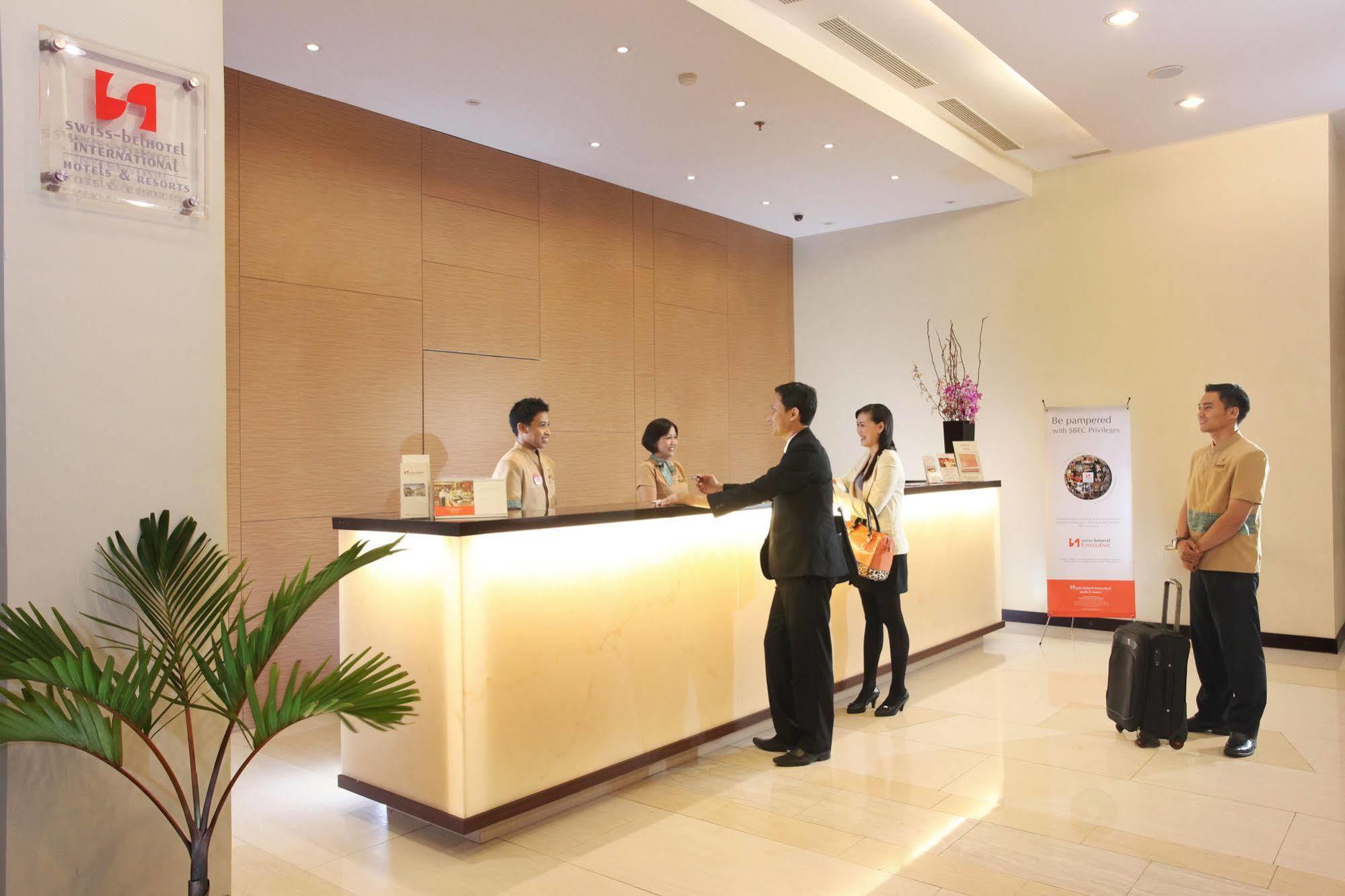 Swiss-Belinn Pangkalan Bun Exterior photo